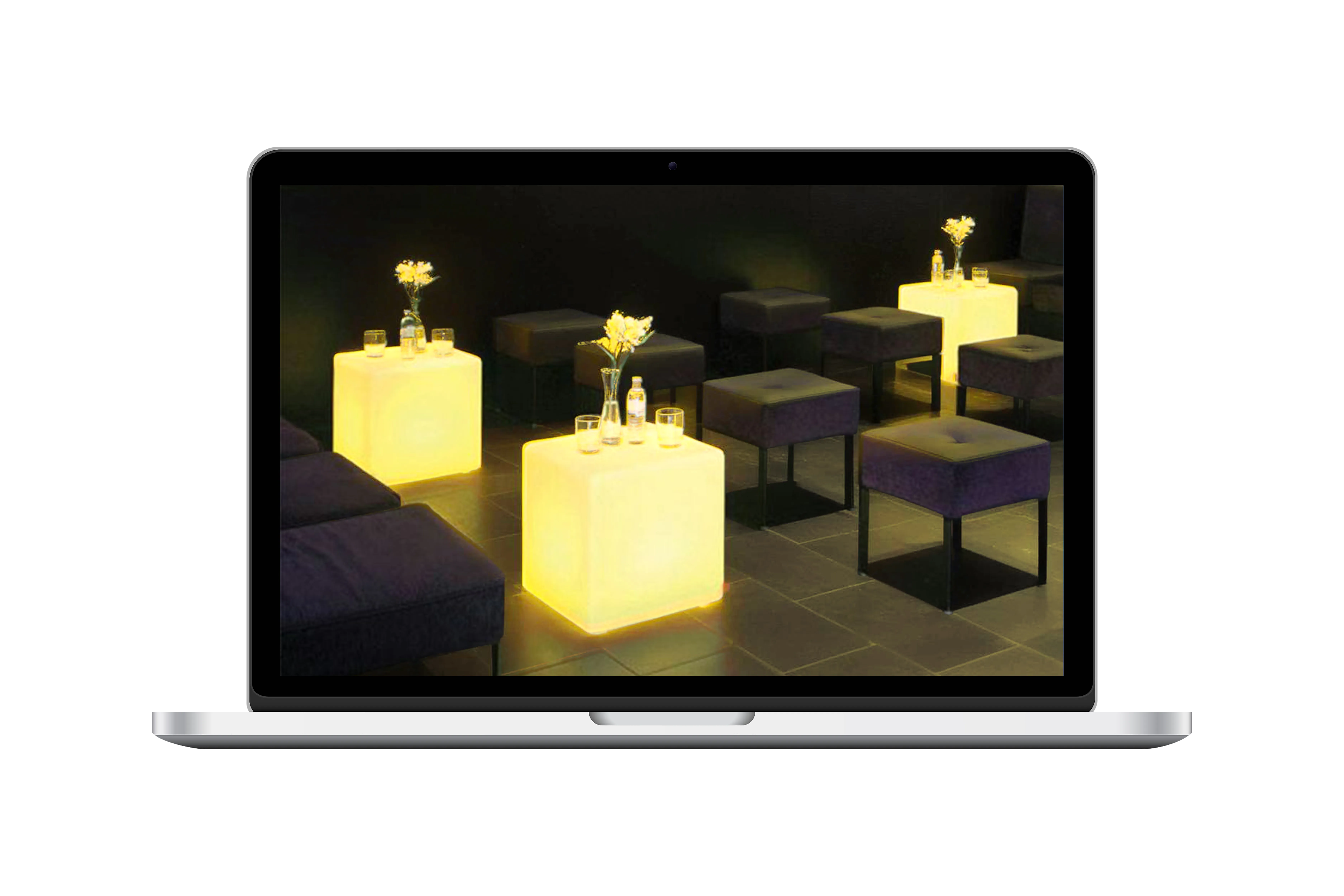 Mesas LED iluminadas en salón elegante ideales para eventos nocturnos