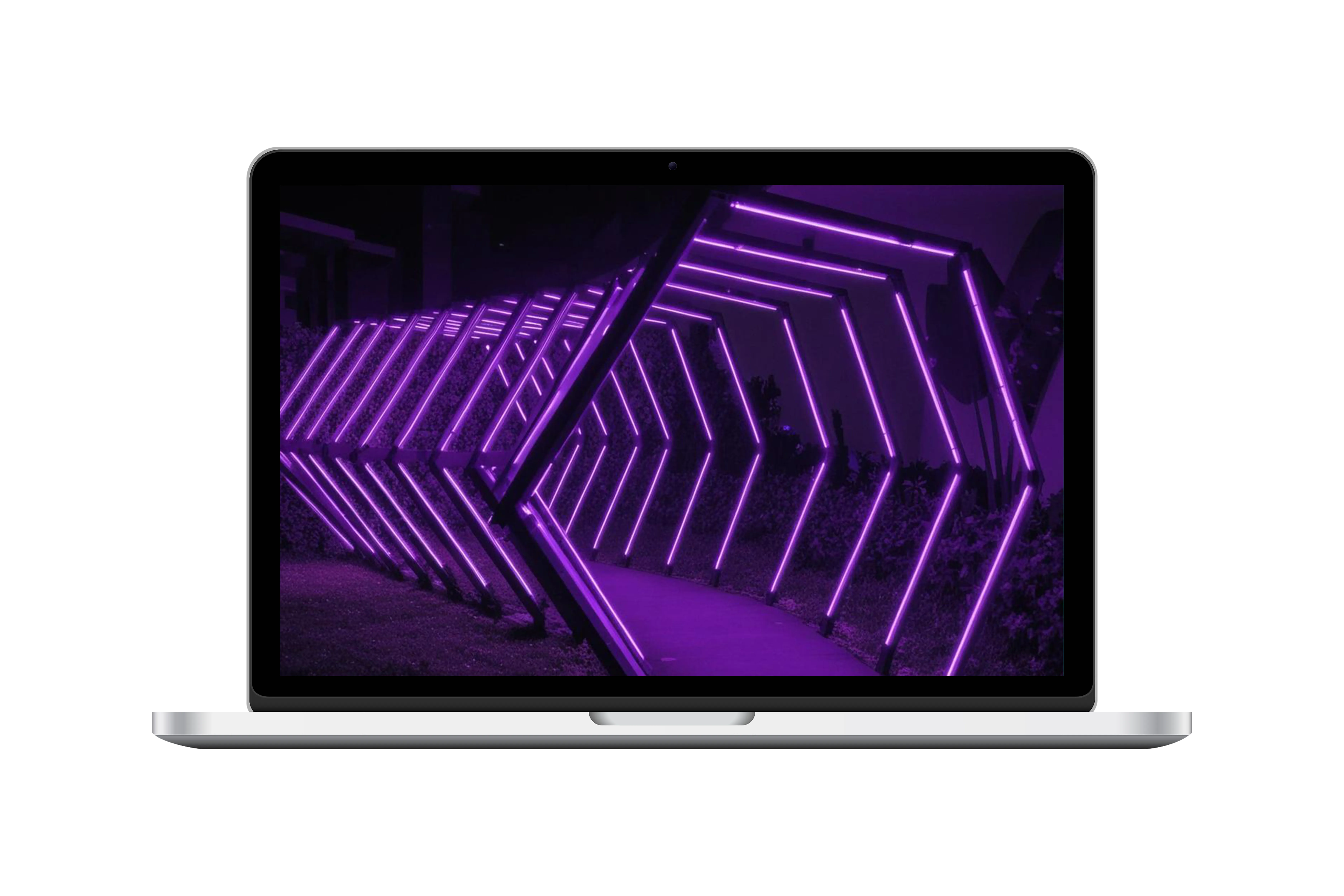 Pasillo iluminado con estructura de luces LED moradas en forma hexagonal
